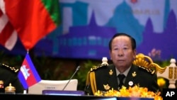 រូបឯកសារ៖ រដ្ឋមន្ត្រី​ក្រសួង​ការពារជាតិ​លោក ទៀ បាញ់ ថ្លែង​សុន្ទរកថា​ក្នុង​អំឡុងពេល​នៃ​កិច្ចប្រជុំ​​រដ្ឋមន្ត្រីការពារ​ជាតិ​អាស៊ានបូក នៅ​ខេត្ត​សៀមរាប ថ្ងៃទី ២៣ ខែវិច្ឆិកា ឆ្នាំ២០២២។ 