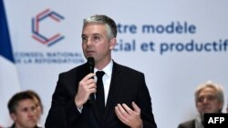 Le ministre français des Solidarités, Jean-Christophe Combe, va signer prochainement un courrier les autorisant à conserver le minimum vieillesse en vivant hors de France