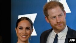 Pangeran Harry dan istrinya Meghan Markle hadir dalam sebuah acara di New York, pada 6 Desember 2022. (Foto: AFP/Angela Weiss)