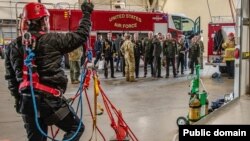 Azərbaycan Ordusunun Baş Qərargah rəisi Kərim Vəliyev “Will Rogers” aviasiya bazasında (Rəsmi foto, məndə Müdafiə nazirliyi)