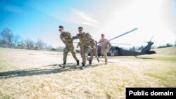 Azərbaycan Ordusu və Oklohoma Milli Qvardiyası (Rəsmi foto, mənbə Azərbaycanın ABŞ-dakı səfirliyi)