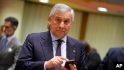Menteri Luar Negeri Italia Antonio Tajani menghadiri sebuah pertemuan di gedung Dewan Eropa di Brussels, Belgia, pada 12 Desember 2022. (Foto: AP/Virginia Mayo)