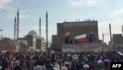 Eronning Zohidon shahridagi masjid oldida hukumatga qarshi namoyish, 9-dekabr, 2022