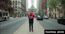 Screenshot (tangkapan layar) salah satu adegan dalam film “Living the Silent Dream” (foto: courtesy)