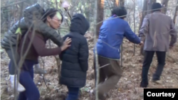 탈북민 일가족의 탈출을 다룬 다큐영화 ‘유토피아를 넘어서(Beyond Utopia)’에 출연한 가족. 사진 제공=갈렙선교회.