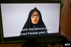 11月27日，伊朗最高领导人哈梅内伊的外甥女莫拉德哈尼（Farideh Moradkhani）因支持伊朗抗议活动被捕。