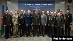 Azərbaycan Ordusunun Baş Qərargah rəisi Kərim Vəliyev “Will Rogers” aviasiya bazasında (Rəsmi foto, məndə Müdafiə nazirliyi)