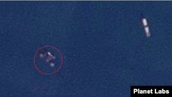 북한 서해 해상을 촬영한 5일 자 위성사진에 선박 3척이 붙어 있는 모습(원 안)이 보인다. 자료=Planet Labs