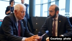Cozef Borrell və Ararat Mirzoyan (Rəsmi foto, mənbə Avropa İttifaqı)