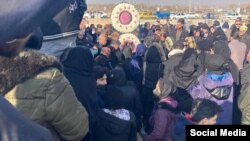 Təbriz, Vadi-rəhmət qəbristanlığı, Aylar Həqqinin qırx mərasimi