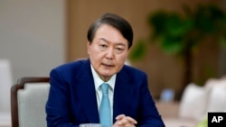 Presiden Korea Selatan Yoon Seok-yeol di Kantor Kepresidenan di Yongsan, Korea Selatan, 10 Januari 2023.