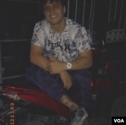 ماهان صدرات متولد ۱۳۷۸ است.