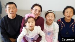 탈북민 일가족의 탈출을 다룬 다큐영화 ‘유토피아를 넘어서(Beyond Utopia)’에 출연한 가족. 사진 제공=갈렙선교회.