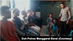 Polisi melakukan pemeriksaan untuk menelusuri dugaan TPPO dalam kasus ini. (Foto: Dok Polres Manggarai Barat)
