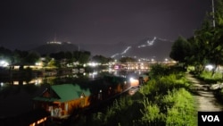 A nighttime view of houseboats on the River Jhelum in Srinagar. (M. Mushtaq/VOA)