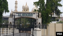 Pintu Gerbang Utama Ponpes Al Mukmin Ngruki Sukoharjo, Selasa (7/6). (Foto: VOA/ Yudha Satriawan)