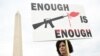 Warga turun ke jalan berpartisipasi dalam unjuk rasa "March for Our Lives" melawan kekerasan senjata, di dekat Monumen Washington di National Mall di Washington, 11 Juni 2022. (Foto: AFP)