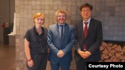 왼쪽부터 요안나 호사냑 북한인권시민연합 부국장, 파비앙 살비올리 유엔 인권이사회 진실·정의·배상·재발 방지 특별보고관, 이영환 전환기정의워킹그룹 대표.