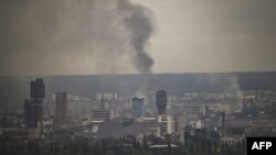 ផ្សែង​ហុយចេញ​ពី​ទីក្រុង Sievierodonetsk នៅ​ប៉ែក​ខាង​កើត​អ៊ុយក្រែន ក្នុង​តំបន់ Donbas ថ្ងៃទី ១៣ ខែមិថុនា ឆ្នាំ២០២២។