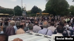 Təbrizdə təqaüdçülərin yürüşü, 6 iyun, 2022-ci il.