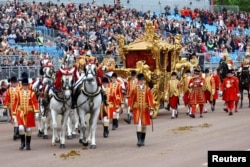 The Gold State Coach passes in front of Buckingham Palace during the Platinum Jubilee Pageant, marking the end of the celebrations for the Platinum Jubilee of Britain's Queen Elizabeth, in London, June 5, 2022.