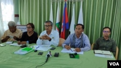 ​ថ្នាក់ដឹកនាំ​គណបក្ស​ប្រជាធិបតេយ្យ​មូលដ្ឋាន​ធ្វើ​សន្និសីទ​សារព័ត៌មាន​ពី​ទីស្នាក់ការ​កណ្តាល​គណបក្ស​ក្នុង​រាជធានី​ភ្នំពេញ កាល​ពី​ថ្ងៃ​ទី៧ ខែ​មិថុនា ឆ្នាំ​២០២២។ (ណឹម សុភ័ក្រ្តបញ្ញា/វីអូអេ)