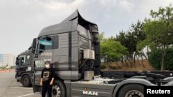 Many truckers are parking their rigs and striking for the seventh day on Monday, protesting rising fuel prices and demanding minimum pay guarantees. 