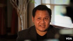 Ruangroj “Krating” Poonpol talks with VOA Thai in Washington,DC. April, 16 2016.