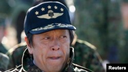 하마다 야스카즈 일본 방위상 (자료사진)