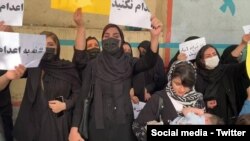 تجمع اعتراضی اعضای خانواده شماری از محکومان به اعدام در ایران