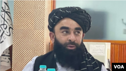 FILE - Chief Taliban spokesman Zabihullah Mujahid speaking to reporters in Kabul, Sept 11, 2022. (Ayaz Gul/VOA)