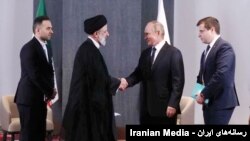 دیدار ولادیمیر پوتین و ابراهیم رئیسی، روسای جمهوری روسیه و ایران در حاشیه نشست دو روزه سازمان همکاری شانگهای در سمرقند، ازبکستان - ۱۵ اوت ٢٠٢٢