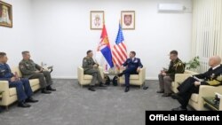Komandant Komande za specijalne operacije Evropske komande Oružanih snaga Sjedinjenih Američkih Država general-major Stiven Edvards sastao se sa načelnikom Generalštaba Vojske Srbije generalom Milanom Mojsilovićem, u Beogradu, 16. septembra 2022. (Foto: Sajt Ministarstva odbrane Republike Srbije)