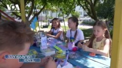 უკრაინელი ბავშვები ჯარის დასახმარებლად ხელნაკეთ ნივთებს ყიდიან