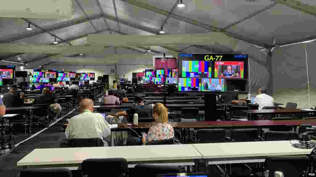 نمایی از داخل چادر مخصوص خبرنگاران در مقر سازمان متحد در نیویورک&nbsp;(دوشنبه ۲۸ شهریور ۱۴۰۱)