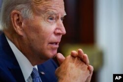 Presiden Joe Biden berbicara di Ruang Roosevelt Gedung Putih pada 26 Agustus 2022, di Washington. (Foto: AP)
