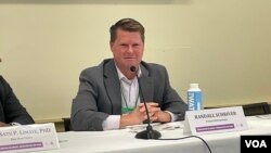 前美国国防部助理部长薛瑞福2022年9月20日在国会山参加东西方中心与台湾美国商会合作“台美伙伴紧密相连”项目启动炉边谈话。（美国之音锺辰芳拍摄）