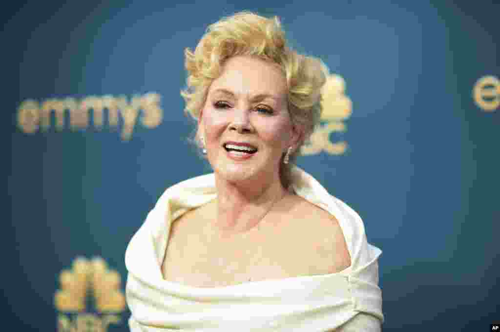 Jean Smart arrives at the 74th Primetime Emmy Awards at the Microsoft Theater in Los Angeles, Sept. 12, 2022.