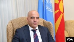 Сметам дека е реално за 14 месеци да заврши скрининг процесот и да почне отворањето на поглавјата. До 2030-та, согласно темпото со кое се работи, сметам дека е реално Северна Македонија да стане членка на ЕУ, вели Ковачевски за Гласот на Америка. 