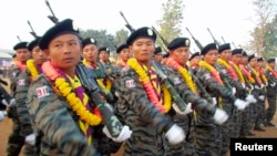 ယခင်မှတ်တမ်းရုပ်ပုံ | ထိုင်း-မြန်မာနယ်စပ်အခြေစိုက် ဒီမိုကရေစီအကျိုးပြု ကရင်တပ်မတော် DKBA ကရင်လက်နက်ကိုင်အဖွဲ့ရဲ့ နှစ်ကူးနေ့ စစ်ရေးပြပွဲတခု (ဒီဇင်ဘာ ၁၉၊ ၂၀၀၆)