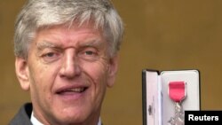 Dave Prowse, aktor Inggris yang berada di balik masker hitam tokoh jahat Darth Vader (foto: dok).