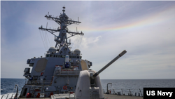 美国第七舰队公布“本福德”号导弹驱逐舰2022年7月19日穿越台湾海峡的照片。