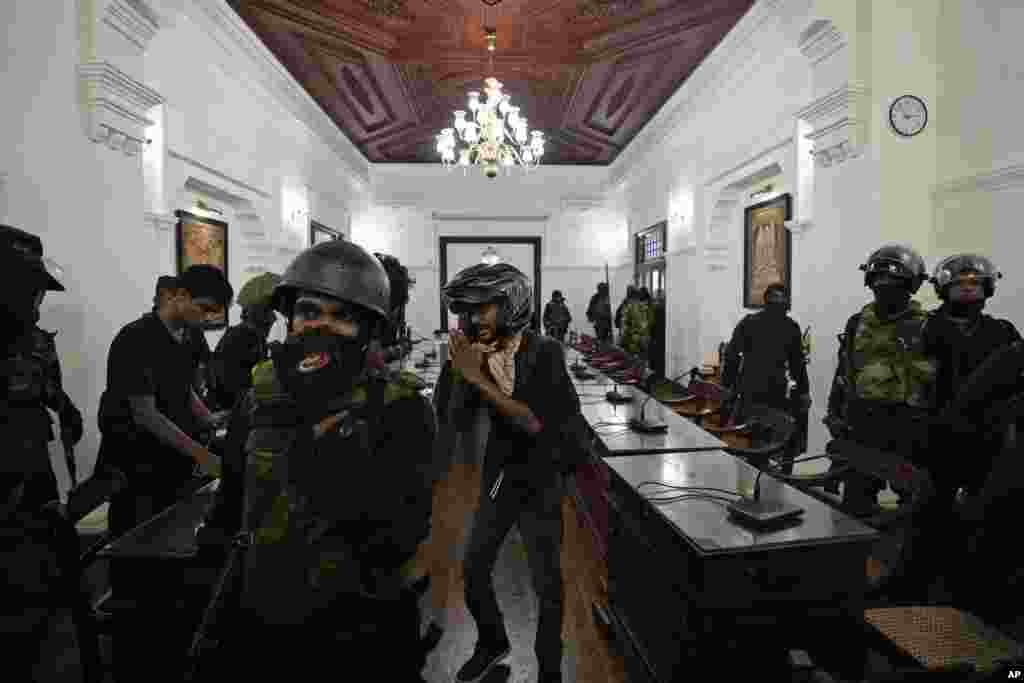 Sri Lankan army soldiers try to take out the protesters who stormed Prime Minister Ranil Wickremesinghe &#39;s office in Colombo, July 13, 2022.