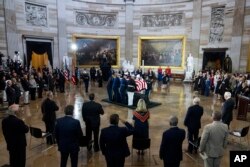 지난 2022년 7월 제2차 세계대전 참전용사로 명예훈장을 받은 마지막 생존자였다가 별세한 허셀 윌리엄스 해병대 예비역 상병의 유해가 워싱턴 연방의사당 로툰다 홀에 안치됐다.