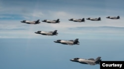 미국과 한국 공군 F-35A 스텔스 전투기들이 한반도 상공에서 연합비행훈련을 진행하고 있다. (한국 국방부 제공)