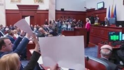 Ве уверувам дека билатералните прашања, не се услови во пристапните преговори.“, изјави Урсула Фон Дер Лајен