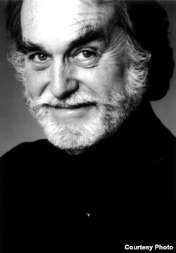 루이스 넬슨 작가. 사진 = Louis Nelson © Reven Wurman.