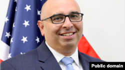 ABŞ səfirinin yeni müavini Hüqo Gevara (Arxiv foto, mənbə ABŞ səfirliyi)