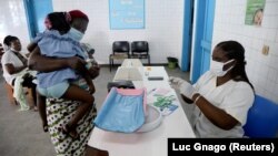 Le paludisme (ou malaria) continue à causer la mort d'un nombre estimé en 2022 à 608.000 personnes, pour près de 250 millions de contaminations à travers le monde.