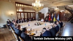 На переговорах делегаций Украины и России при посредничестве Турции и ООН. Стамбул, 13 июля 2022